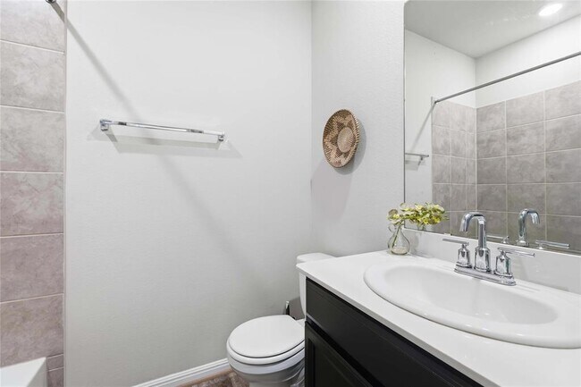 Building Photo - 805 Russet Rock Dr