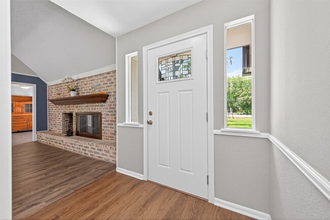 Building Photo - 105 Glenmora Ct