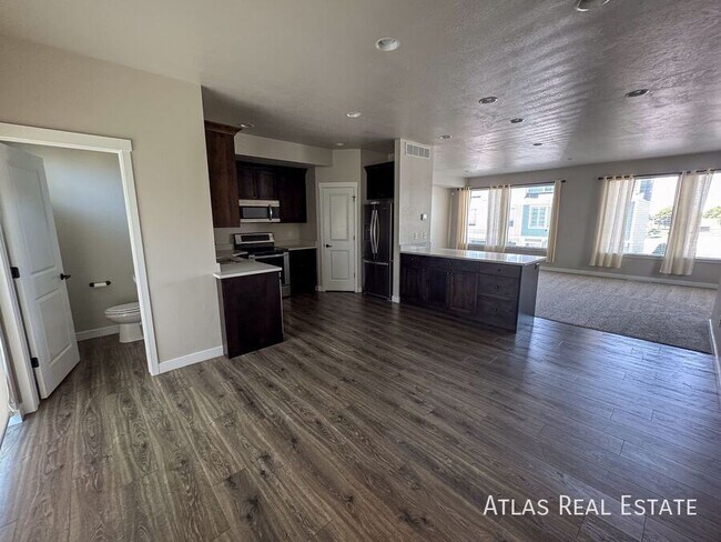 Building Photo - 2530 W Knights Ln
