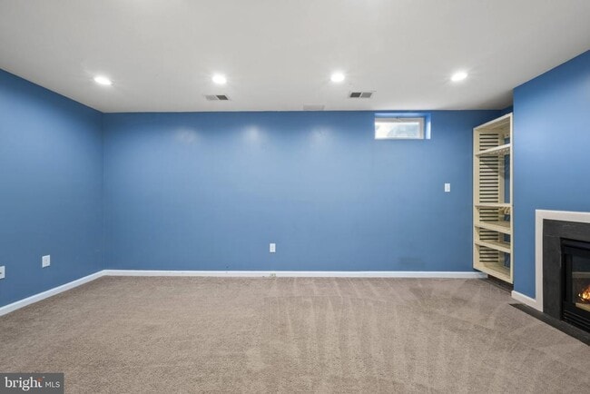 Building Photo - 703 Horse Chestnut Ct