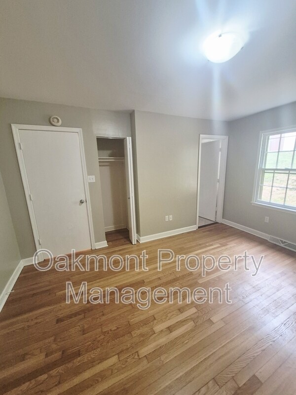 Building Photo - 2404 Barracks Ct