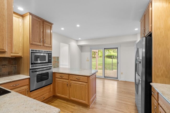 Building Photo - 4 Bed 3 Bath - Silver Spring Single Family...