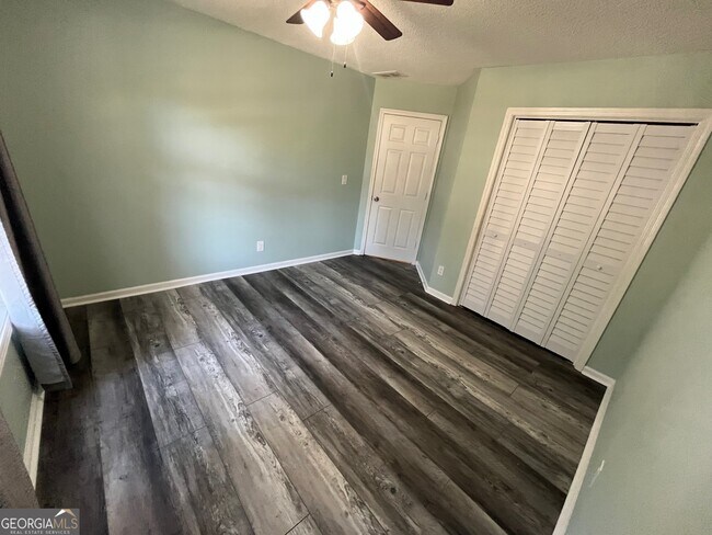 Building Photo - 70 Park Meadows Dr SW