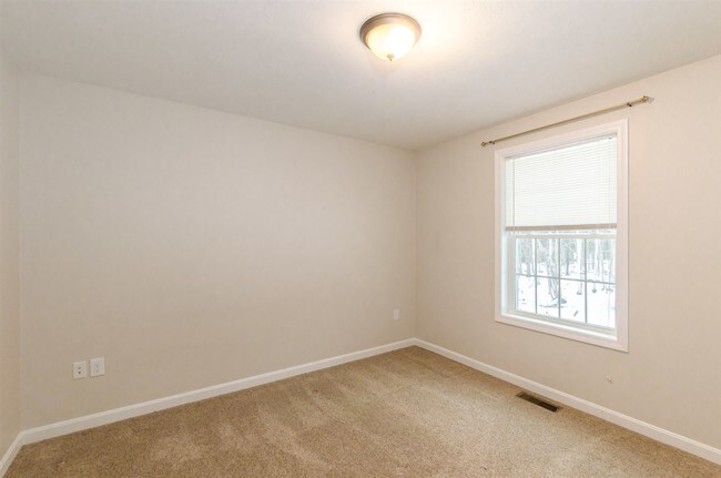 Building Photo - 60 Russell Hill Rd