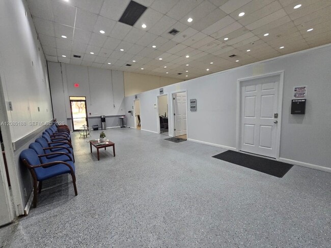 Building Photo - 17011 N Bay Rd