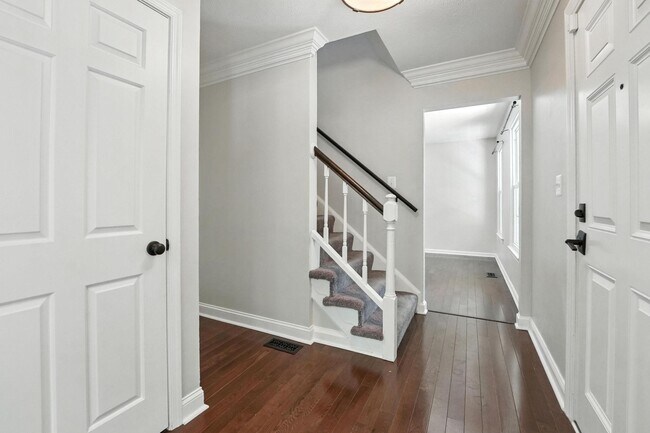 Building Photo - 11109 Ravine Dr