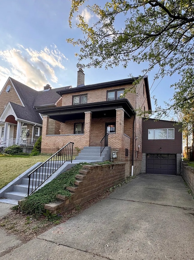 Building Photo - 1242 Justine St