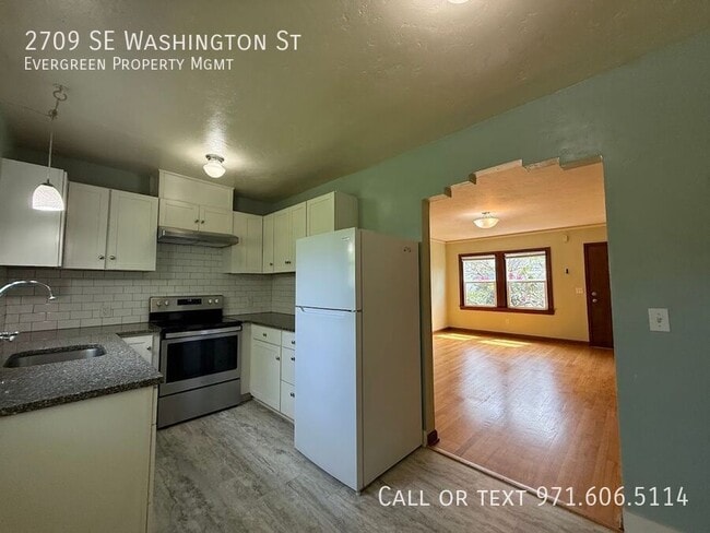 Building Photo - 2709 SE Washington St