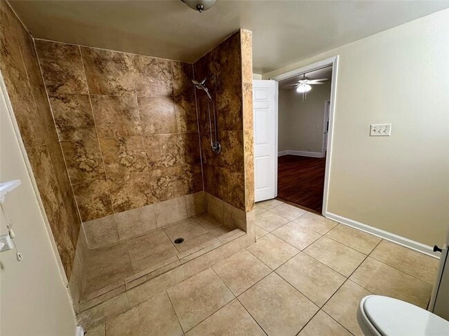 Building Photo - 1637 Columbia Dr