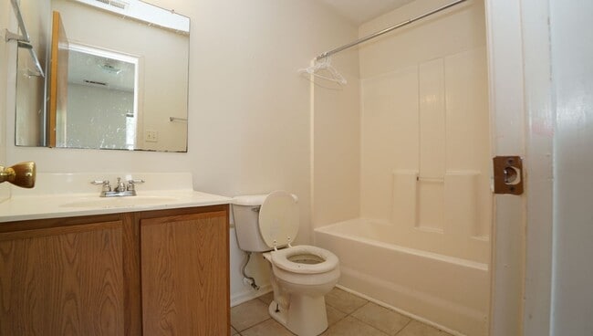 Building Photo - 980 W Pueblo Dr