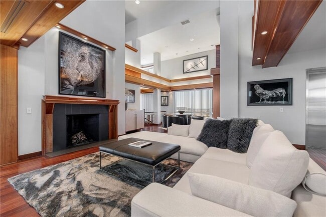 Building Photo - 5 W Mountain St