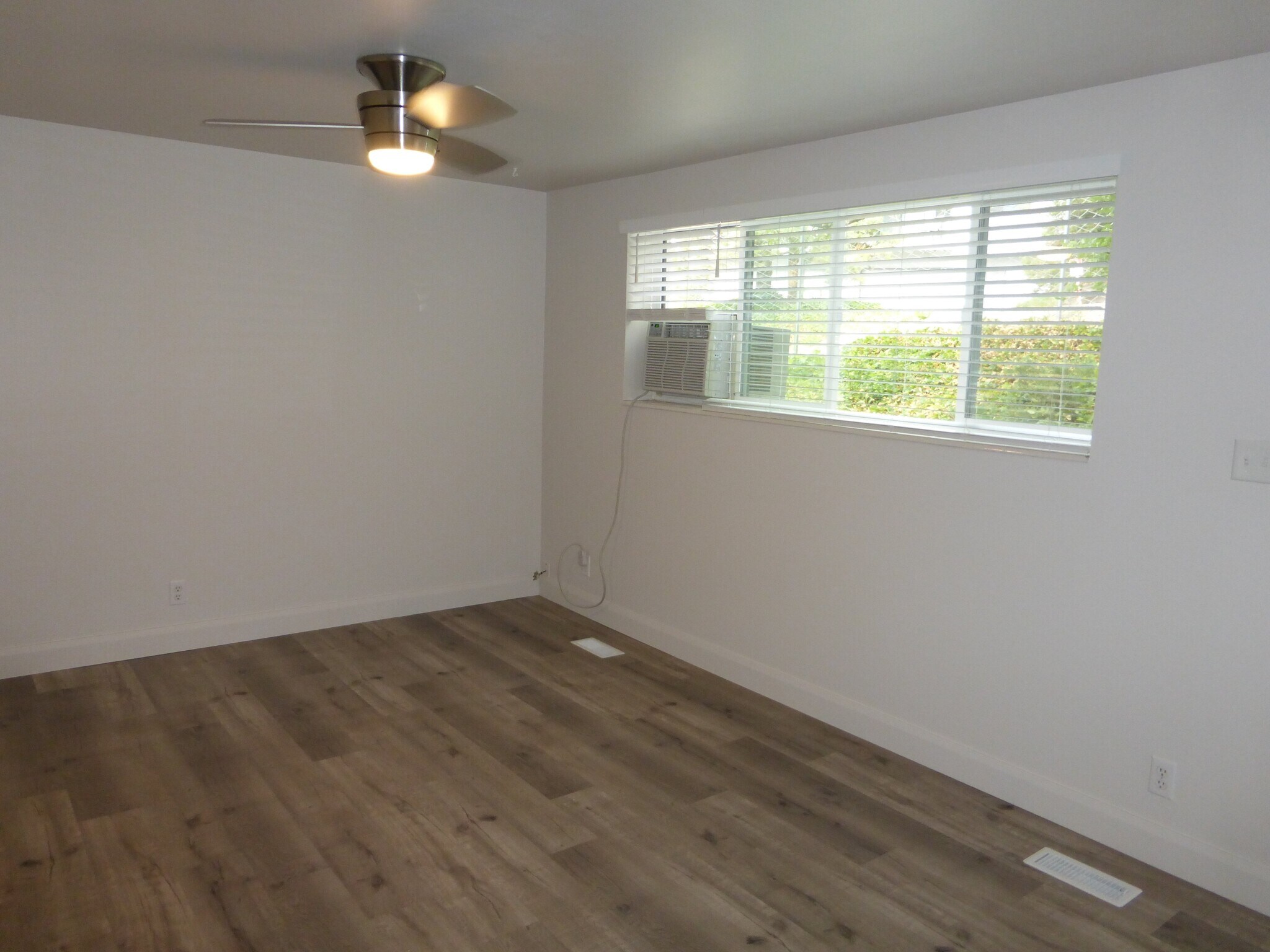 Building Photo - 475 Wall St