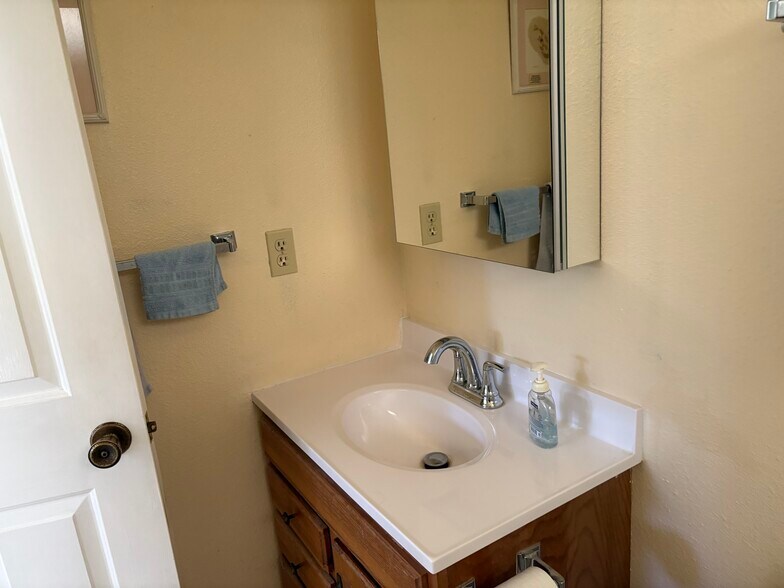 Primary Bathroom - 4917 36th Ave Ct