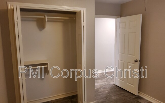 Building Photo - 2934 Carver Dr