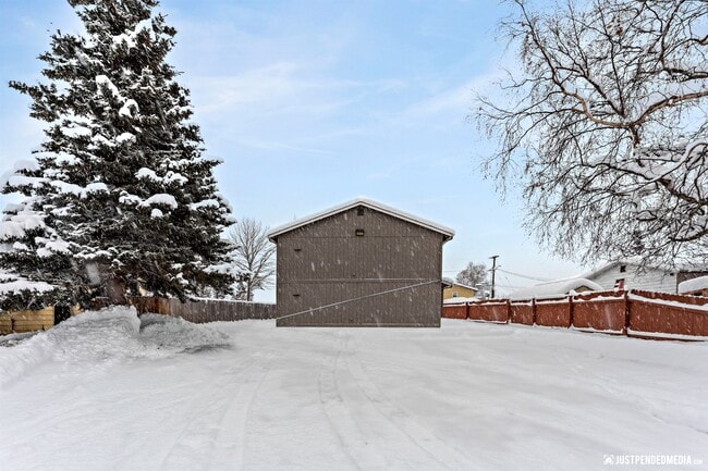 Building Photo - 1125 Nelchina St