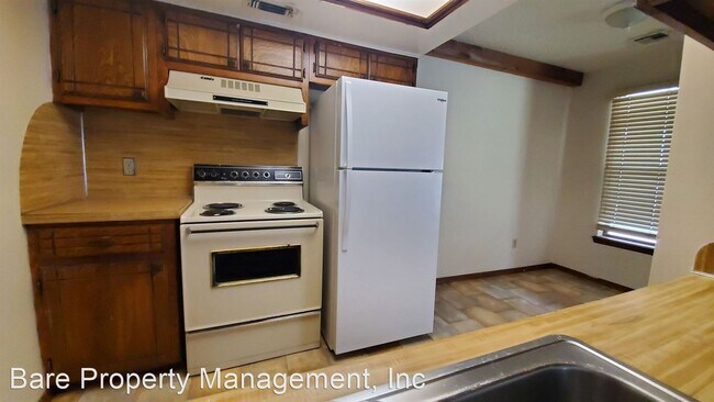 Building Photo - 2 br, 1 bath House - 2002 Twisted Oak Drive