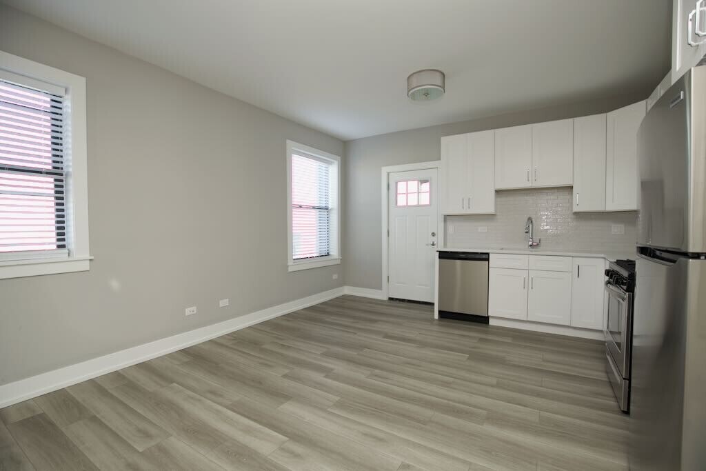 Building Photo - 3942 N Janssen Ave