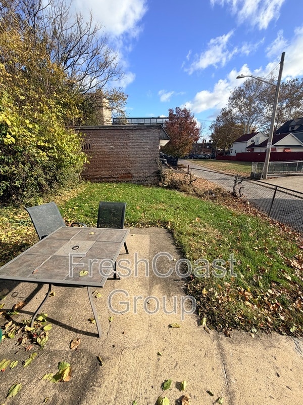 Building Photo - 2049 W 28th St