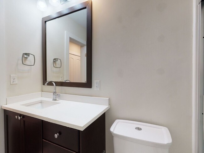 Building Photo - Modern Student Apartment; Great Location!