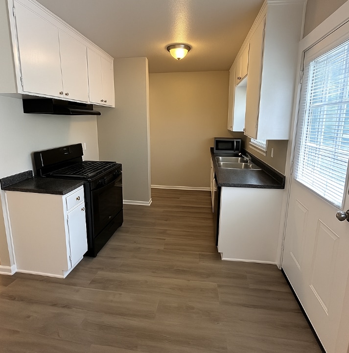 Building Photo - 704 Sunny Ln