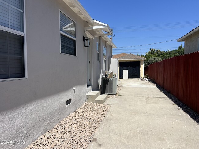 Building Photo - 4934 Enfield Ave