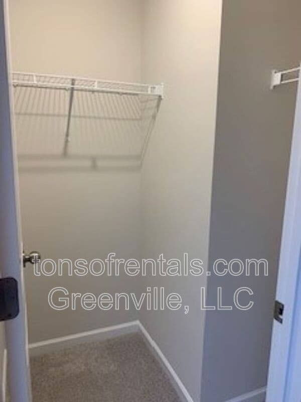 Building Photo - 413 Mopar Ln