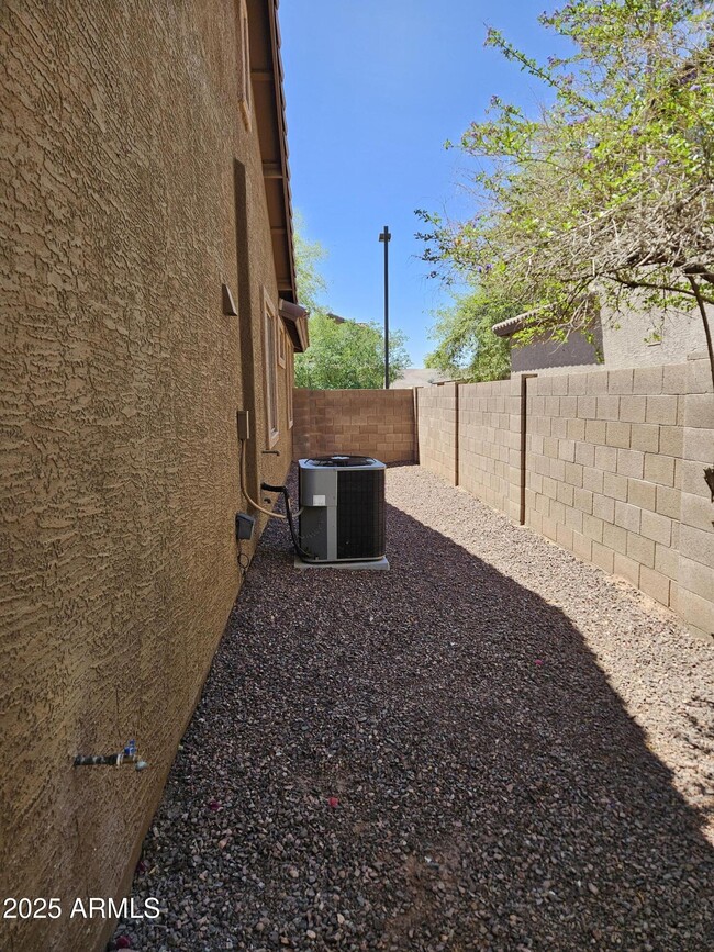 Building Photo - 14574 W Shaw Butte Dr