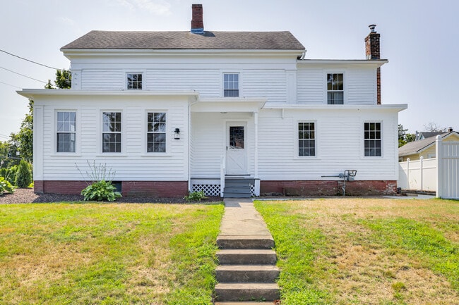 Building Photo - 1070 Enfield St