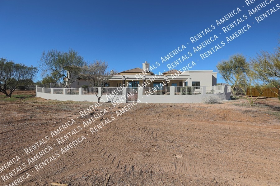 Building Photo - 14731 E Dixileta Dr