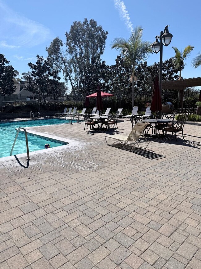 Building Photo - Exclusive Newport Terrace Condos - Trails to the Beach!