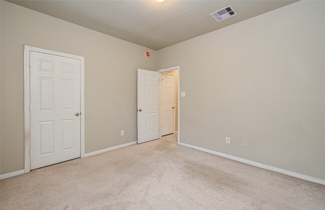 Building Photo - 15702 Whisper Woods Dr