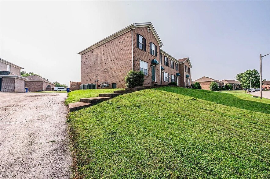 Building Photo - 126 Candle Ct