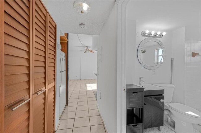 Building Photo - 1960 Marseille Dr