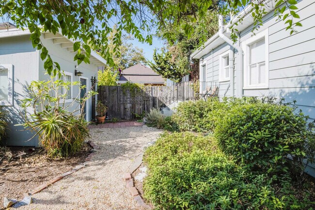 Building Photo - 3791 Latimer Pl