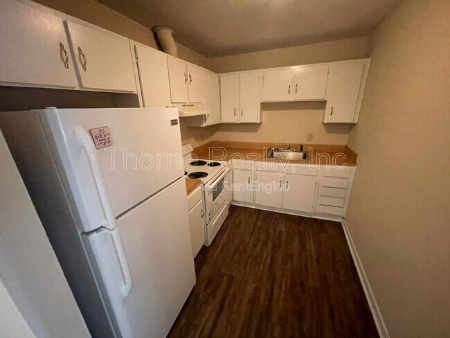 Building Photo - 400 E Northern Blvd