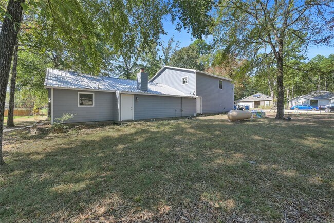 Building Photo - 15876 Pecan Dr