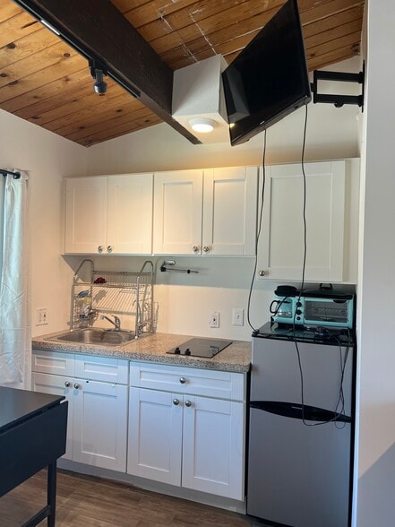 Building Photo - 3829 Rosemont Ave