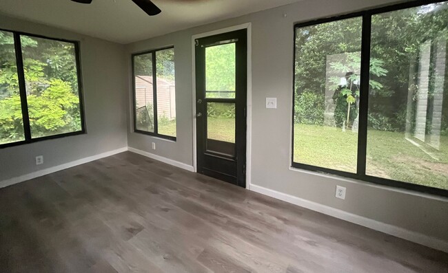 Building Photo - Beautiful 3 Bed, 2 Bath Home for Rent in L...