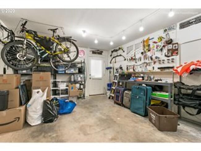 Building Photo - 2 Bedroom Townhome in Gated Fairview Terrace!