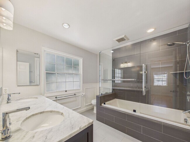 Building Photo - Beautiful serene and private Belmont home