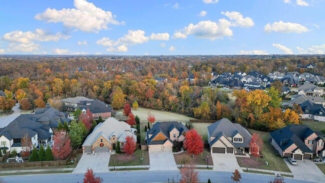 Building Photo - 504 NE Green Creek Rd