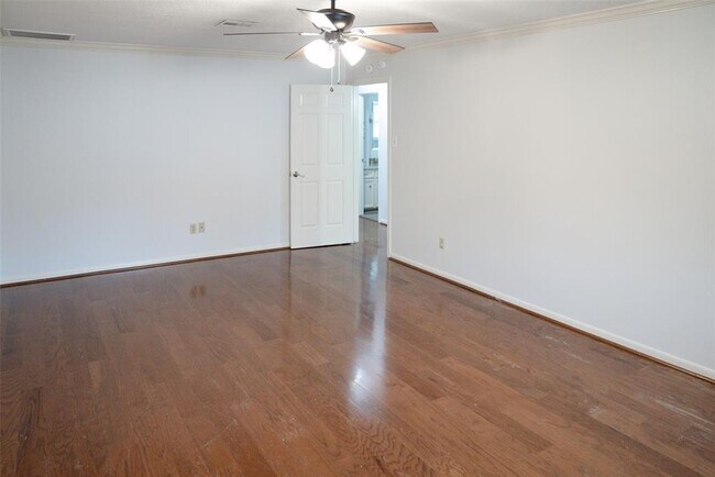 Building Photo - 16611 Brenton Oaks Dr