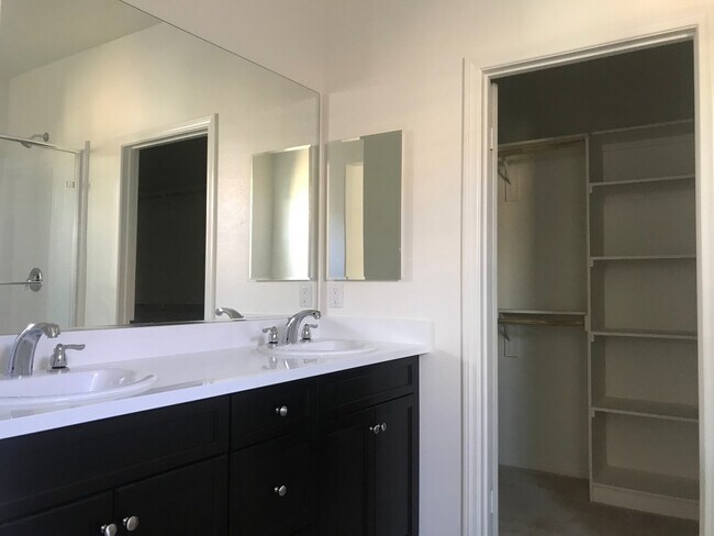 Building Photo - Luxury home 4Bedroom 3.5Bathroom in Chino