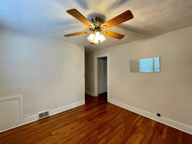 Building Photo - 206 E Edwards St