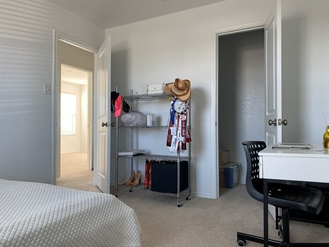 Building Photo - 252 Tugboat Annie Wy