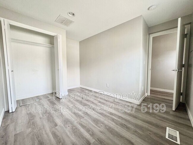 Building Photo - 1265 E 5600 S