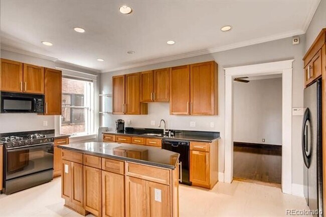 Building Photo - Uptown Capitol Hill - Secure Historic Building with Modern Updates!