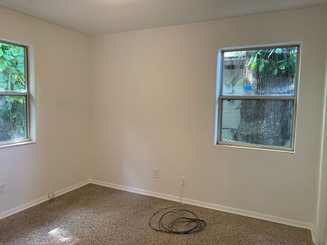 Building Photo - 760 Greenway Pl