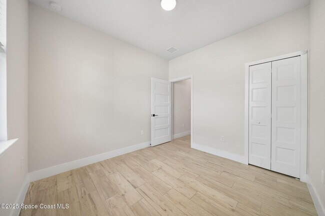 Building Photo - 434 Borraclough Ave