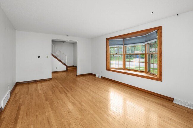 Building Photo - 3129 Windsor Dr